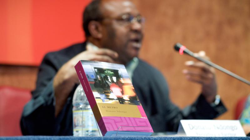 El escritor Donato Ndongo protagoniza la primera charla tras el verano del Club de Lectura