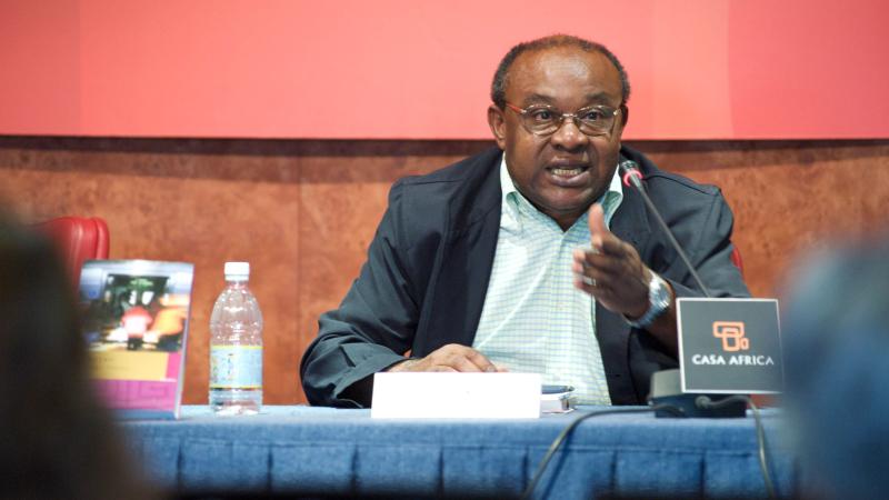 El escritor Donato Ndongo protagoniza la primera charla tras el verano del Club de Lectura