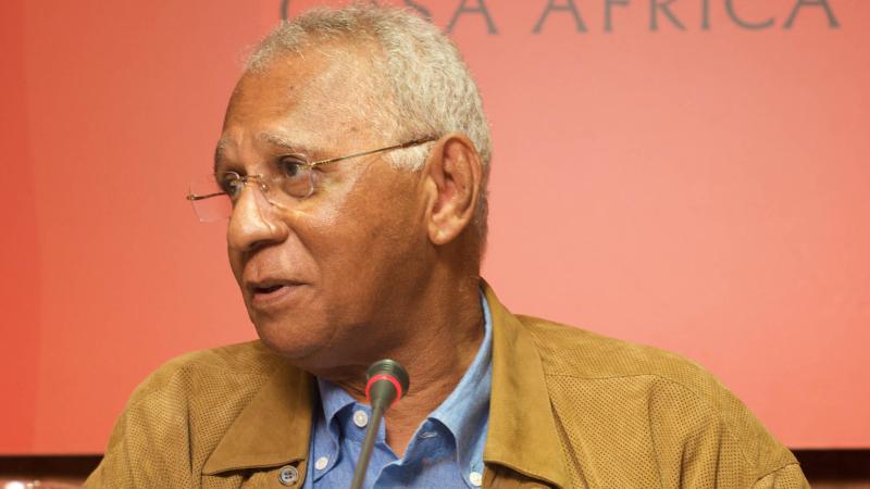 Henri Lopes: "El escritor africano contemporáneo debe plasmar la idiosincrasia del continente pero también África como parte del mundo"