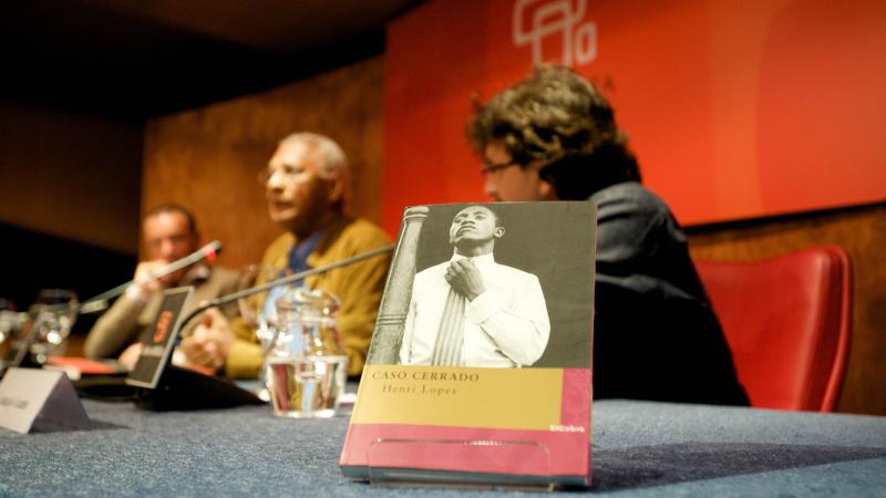 Henri Lopes: "El escritor africano contemporáneo debe plasmar la idiosincrasia del continente pero también África como parte del mundo"