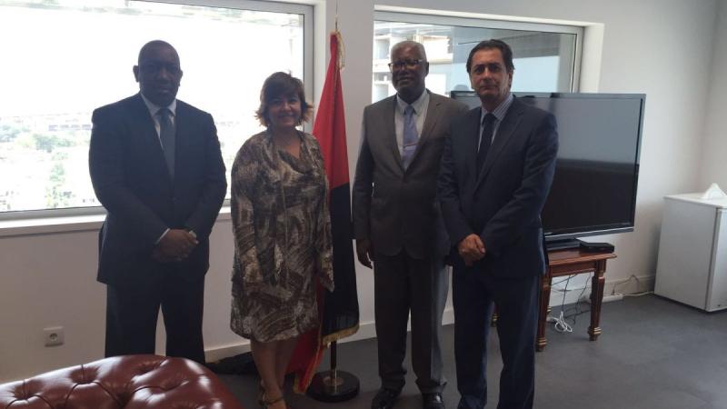 Visita oficial a Angola