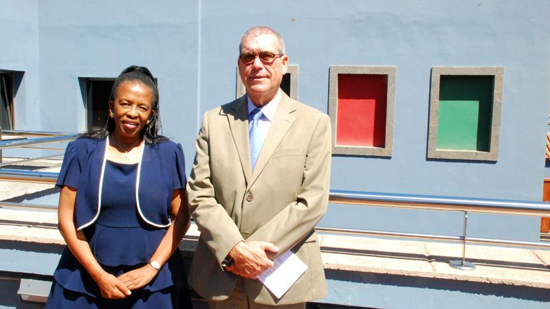 La embajadora de Sudáfrica en España visita Casa África
