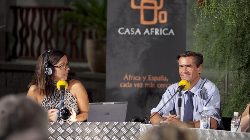 Àngels Barceló y “Hora 25” se abren al mundo desde el patio de Casa África
