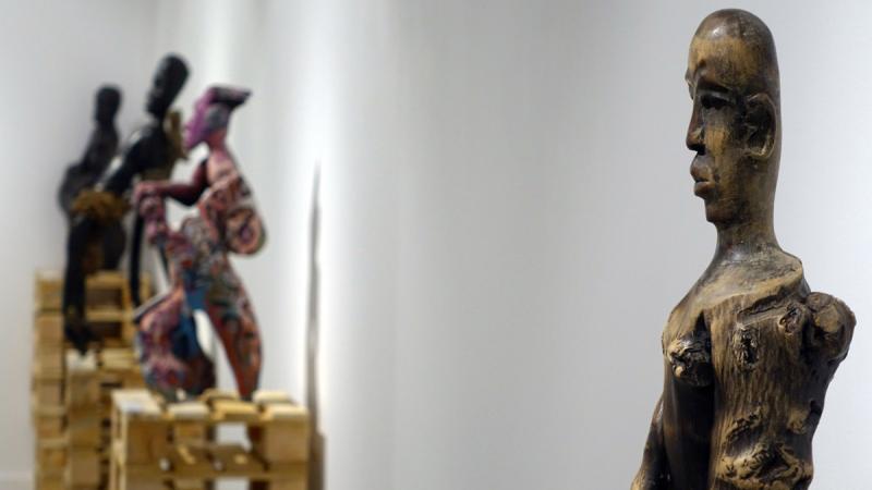 La escultura en madera de Fernando Nguema ocupa las salas expositivas de Casa África este otoño