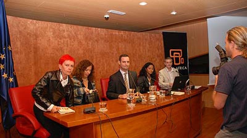 La poesía hispanocamerunesa brilla en Casa África