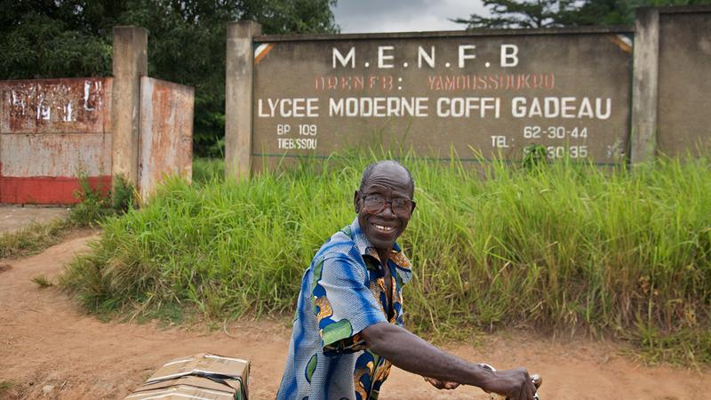 La relación entre una madre y su hijo, las miradas cómplices de unos niños y la esencia isleña de Gorée, ganadoras del I Concurso Fotográfico ‘Objetivo África’