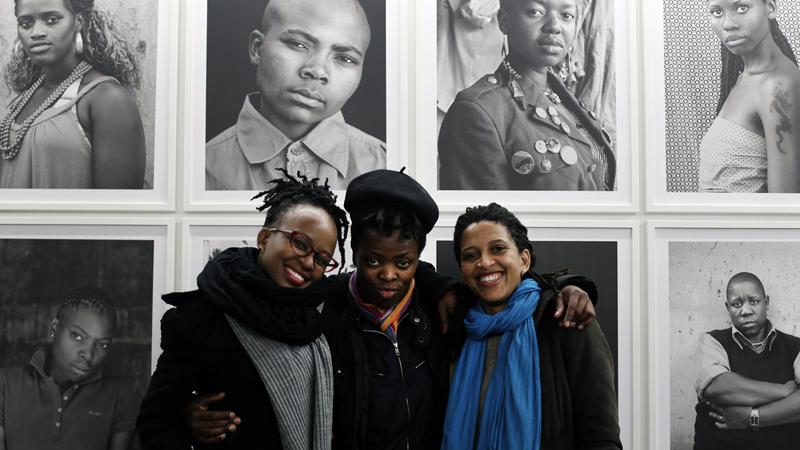 La obra de la fotógrafa sudafricana Zanele Muholi llega a Francia con una exposición producida por Casa África