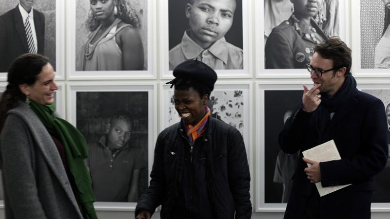 La obra de la fotógrafa sudafricana Zanele Muholi llega a Francia con una exposición producida por Casa África