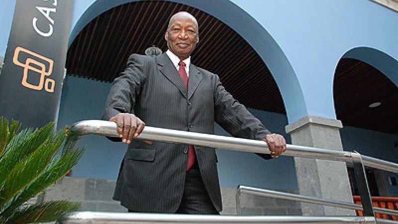 El historiador Djibril Tamsir Niane visita Casa África