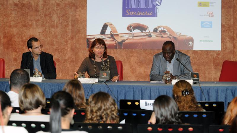 Periodistas y sociedad civil debaten sobre el tratamiento de la inmigración en los medios de comunicación