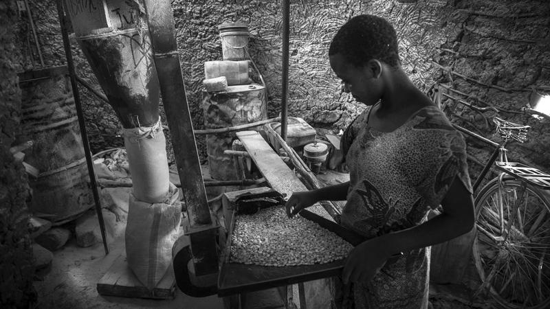 Objetivo África premia trabajos sobre el uso eficiente de los recursos y el valor de la comunidad en el desarrollo social y económico