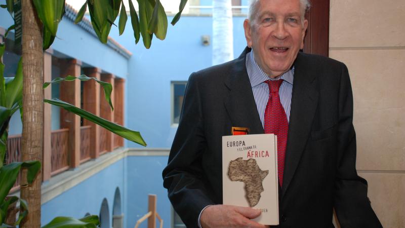 Carlos Robles Piquer presentó su libro 'Europa y el drama de África' en Casa África