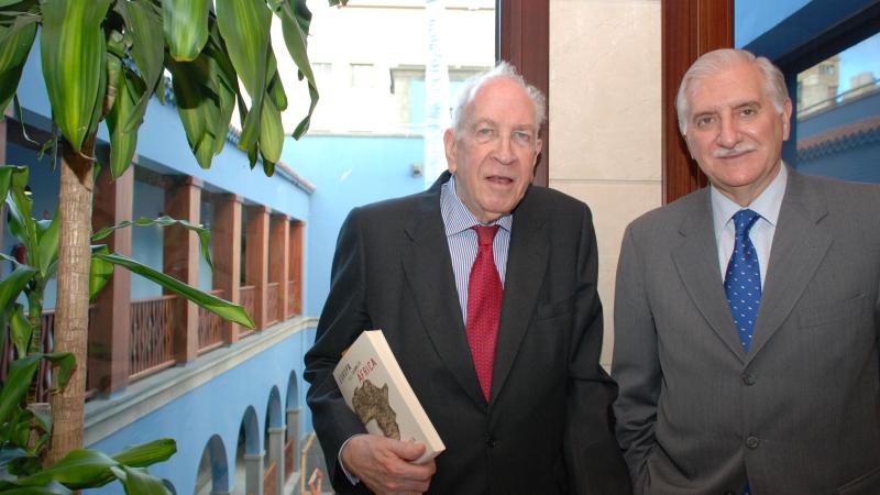 Carlos Robles Piquer presentó su libro 'Europa y el drama de África' en Casa África