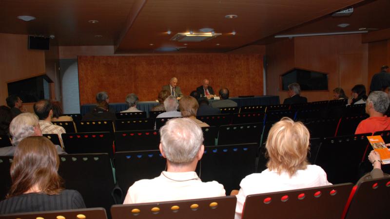 Carlos Robles Piquer presentó su libro 'Europa y el drama de África' en Casa África