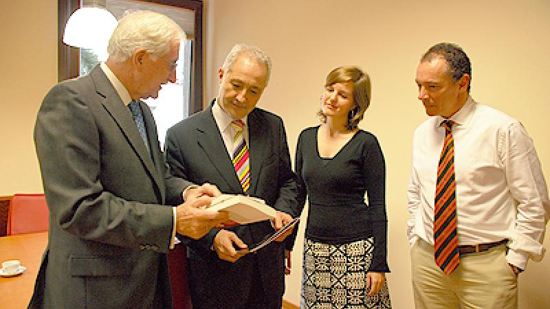 Adán Martín visita Casa África