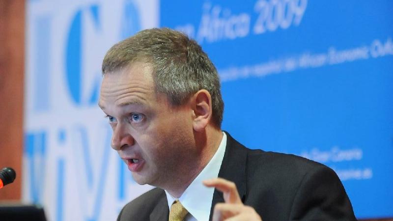 9. Imagen de Peter Walkenhorst, Jefe de la División de Investigación del Departamento de Estudios de Desarrollo del Banco Africano del Desarrollo en la presentación del Informe en Casa África