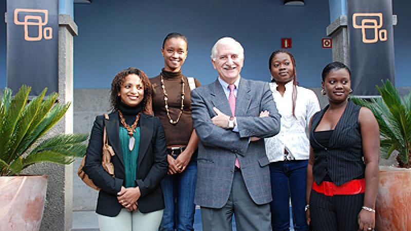 Casa África financia becas para estudiantes africanos