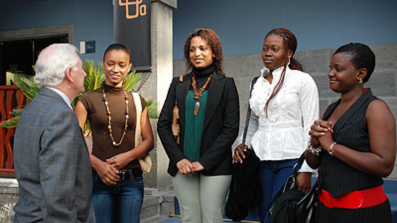 Casa África financia becas para estudiantes africanos