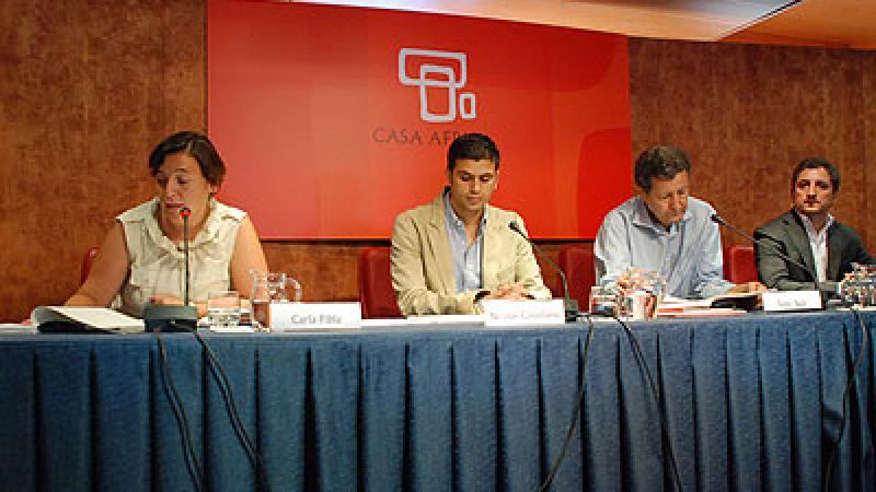 2107_nombre_nadie_present01.jpg