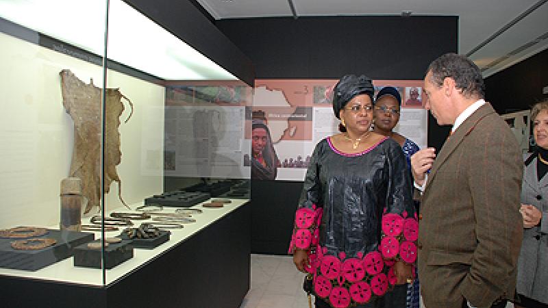 La esposa del jefe de estado maliense visita Casa África