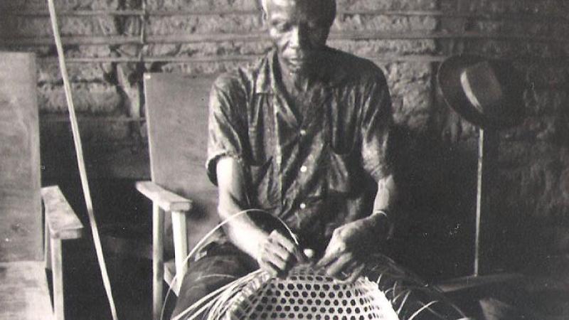 5.1. Anexo nº 15, foto 09 nkoe . fabrication panier - Bruno Ngondang.