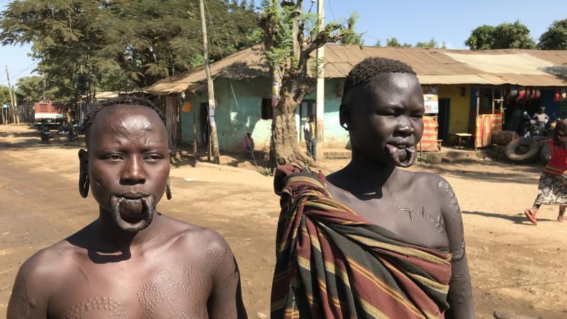 Mujeres de la tribu de los Mursi, en Jinka