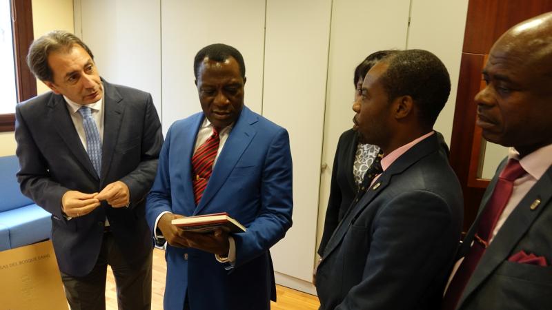 El Rector de la Universidad Nacional de Guinea Ecuatorial, en Casa África