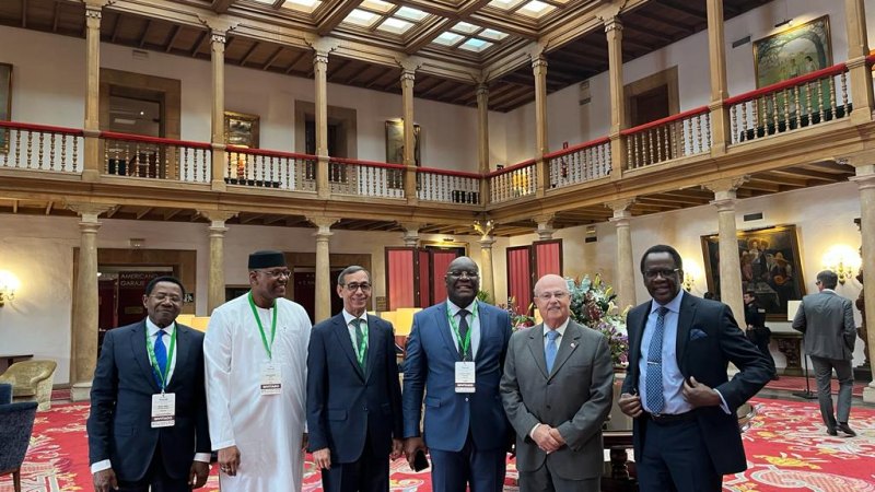 José Segura con algunos embajadores africanos