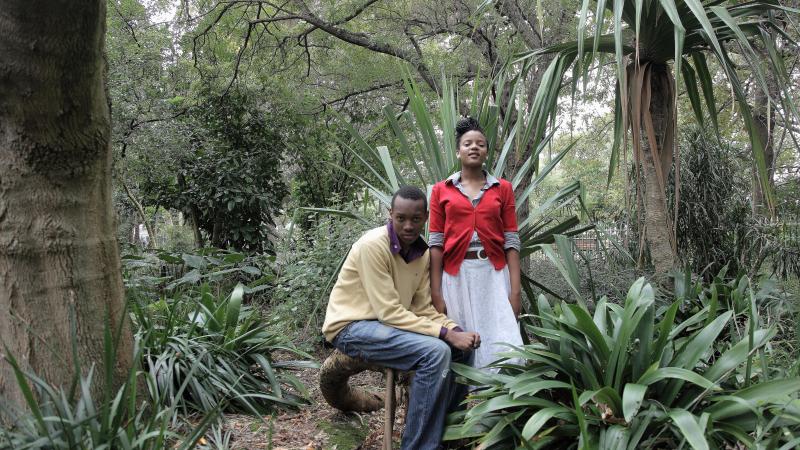 25. Lebo and Ntombe, Company Gardens, Cape Town © Lien Botha, Parrot Jungle 2009 -Album Panafricaine-