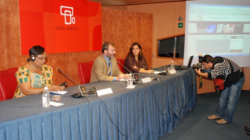 - Presentación del III Encuentro sobre Biblioteconomía en Casa África por Ricardo Martínez Vázquez -Director General de Casa África- y por Helen Asamoah-Hassan representante de la IFLA en África, Sudáfrica