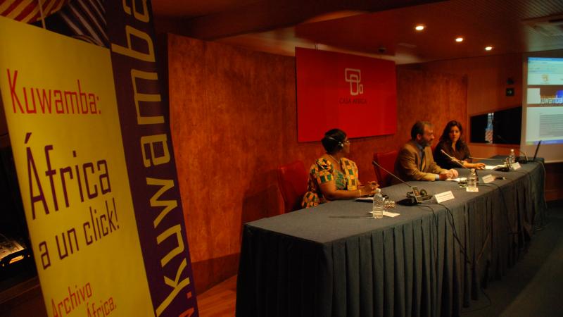 - Presentación del III Encuentro sobre Biblioteconomía en Casa África por Ricardo Martínez Vázquez -Director General de Casa África- y por Helen Asamoah-Hassan representante de la IFLA en África, Sudáfrica