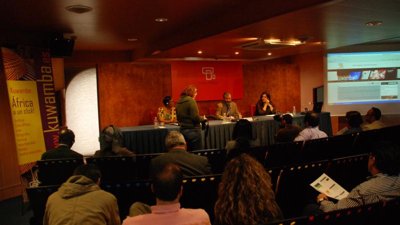 - Presentación del III Encuentro sobre Biblioteconomía en Casa África por Ricardo Martínez Vázquez -Director General de Casa África- y por Helen Asamoah-Hassan representante de la IFLA en África, Sudáfrica