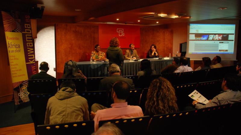 - Presentación del III Encuentro sobre Biblioteconomía en Casa África por Ricardo Martínez Vázquez -Director General de Casa África- y por Helen Asamoah-Hassan representante de la IFLA en África, Sudáfrica