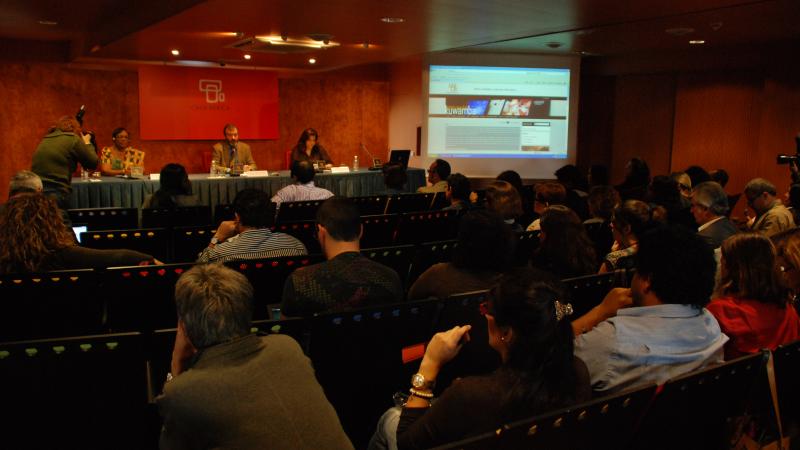- Presentación del III Encuentro sobre Biblioteconomía en Casa África por Ricardo Martínez Vázquez -Director General de Casa África- y por Helen Asamoah-Hassan representante de la IFLA en África, Sudáfrica