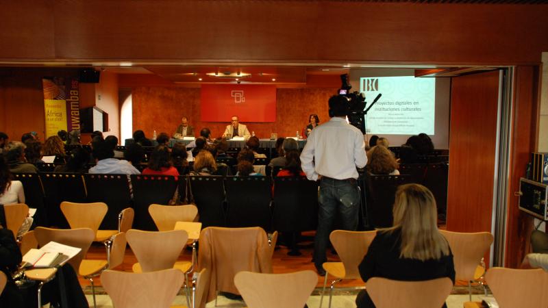 - Presentación e intervenciones de la Mesa sobre Bibliotecas Digitales y sobre Propiedad Intelectual, III Encuentro sobre Biblioteconomía en Casa África
