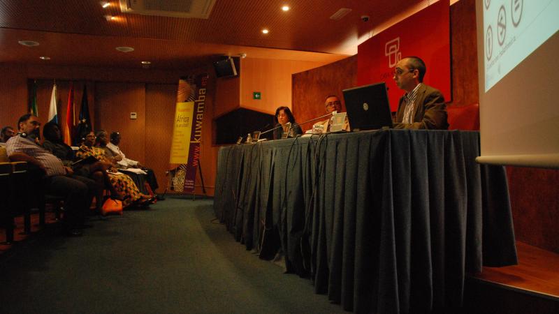 - Presentación e intervenciones de la Mesa sobre Bibliotecas Digitales y sobre Propiedad Intelectual, III Encuentro sobre Biblioteconomía en Casa África