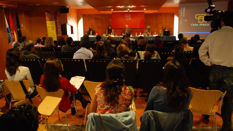- Presentación e intervenciones de la Mesa sobre Bibliotecas y Cooperación en el III Encuentro sobre Biblioteconomía en Casa África