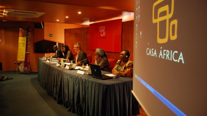 - Presentación e intervenciones de la Mesa sobre Bibliotecas y Cooperación en el III Encuentro sobre Biblioteconomía en Casa África