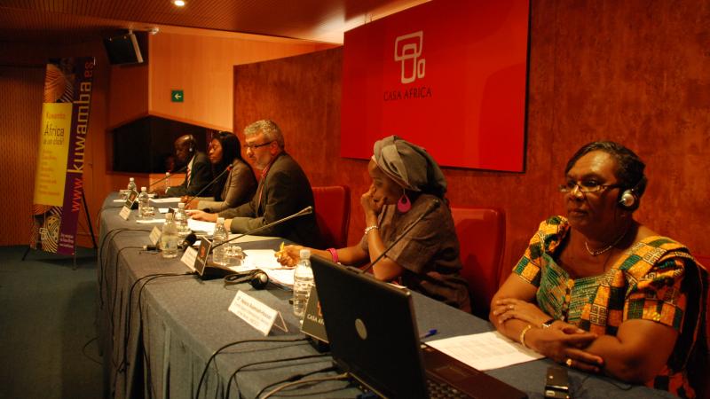 - Presentación e intervenciones de la Mesa sobre Bibliotecas y Cooperación en el III Encuentro sobre Biblioteconomía en Casa África