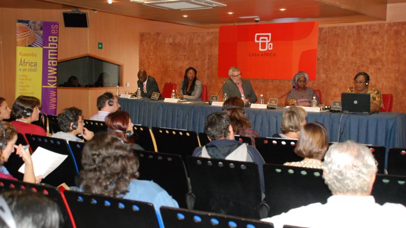 - Presentación e intervenciones de la Mesa sobre Bibliotecas y Cooperación en el III Encuentro sobre Biblioteconomía en Casa África