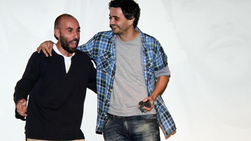6. David Baute (co director de MiradasDoc) entre el Premio Canal + a Enric Bach
