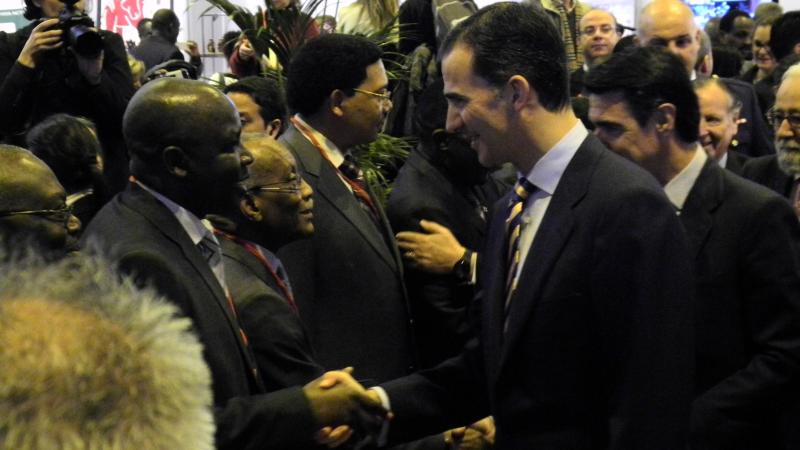 6. SSAARR los Príncipes de Asturias en INVESTOUR 2012 con los empresarios africanos