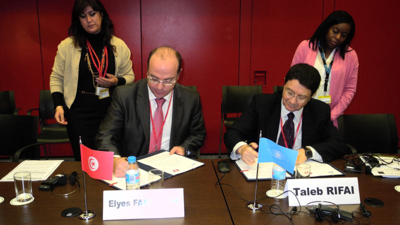18.  Mesa de inauguración de INVESTOUR 2012. A la izq. Elyes Fakhfakh –Ministro de Turismo de Túnez- y Taleb Rifai –Secretario General de la OMT-