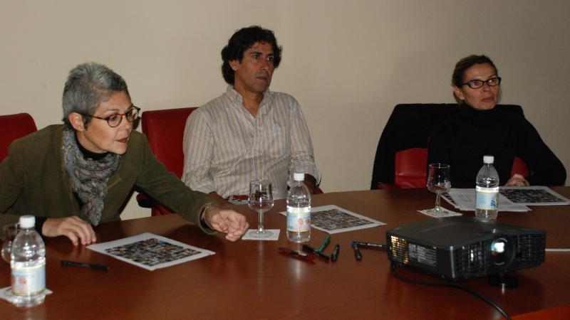 2. De izq. a dere. jurado del II Concurso Objetivo África: Cristina R. Court - responsable del Laboratorio de Investigación del Centro Atlántico de Arte Moderno -, Arcadio Suárez - fotógrafo -, Teresa Correa - artista y antropofotógrafa -