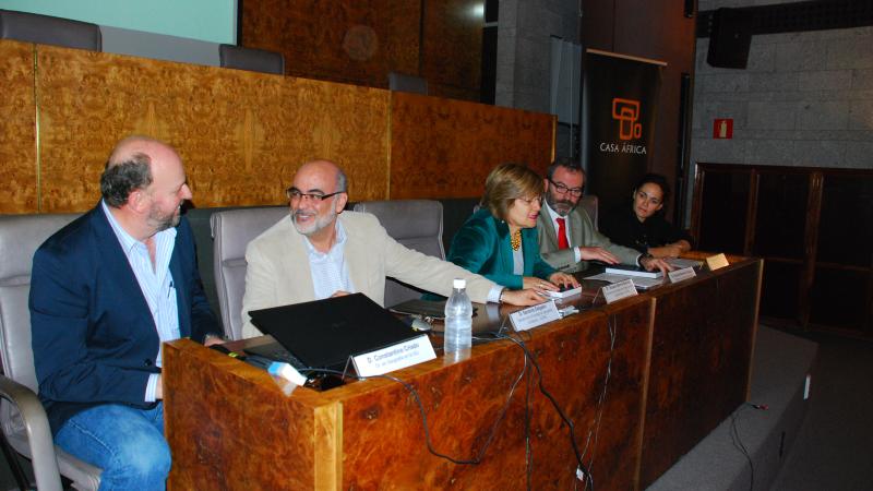 1. Mesa de presentación del libro Biografía de un desierto. El Sáhara