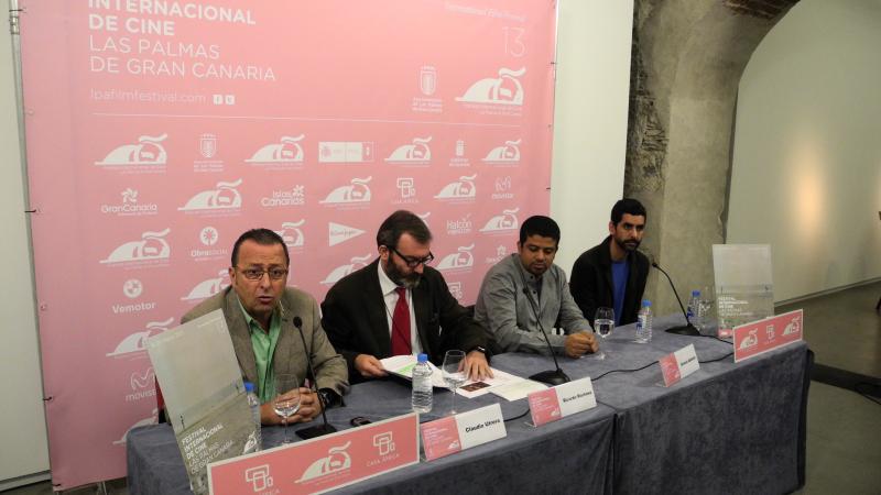 9. De izq a dere.: Claudio Utrera -Director del Festival de Cine de Las Palmas de Gran Canaria-, Ahmad Abdalla -director de cine egipcio-, y Ricardo Martínez Vázquez -Director General de Casa África-