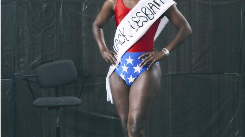 5. Miss Lesbian I - Serie Self