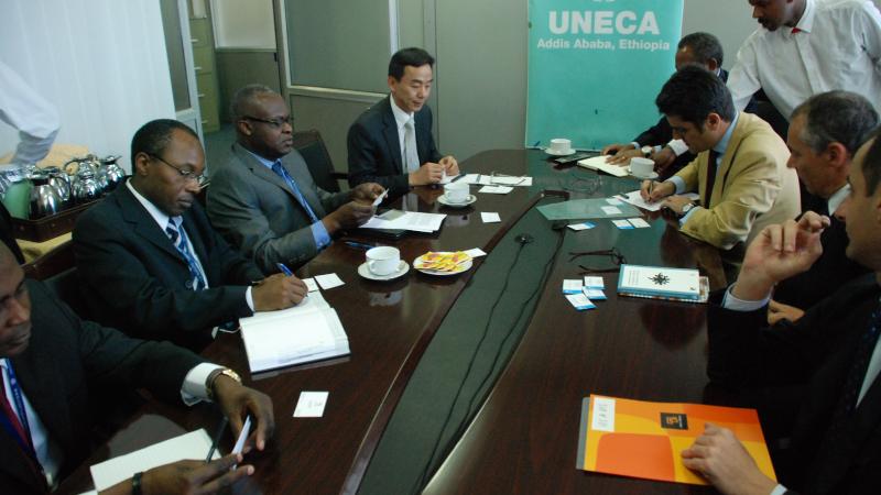 3. Reuniones de Casa África, representada por Luis Padilla - Secretario General -, en la UNECA junto con el embajador de España en Etiopía, Miguel Fernández-Palacios
