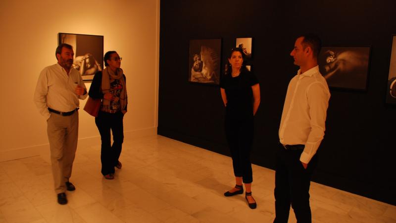 1. La directora de Greatmore Studios en Ciudad del Cabo, Kadiatou Diallo y Kate Tarratt, representante de Thupelo Workshops Cape Town y de Triangle Arts Trust en Londres en Casa África
