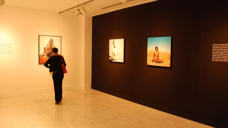 3. La directora de Greatmore Studios en Ciudad del Cabo, Kadiatou Diallo y Kate Tarratt, representante de Thupelo Workshops Cape Town y de Triangle Arts Trust en Londres en Casa África